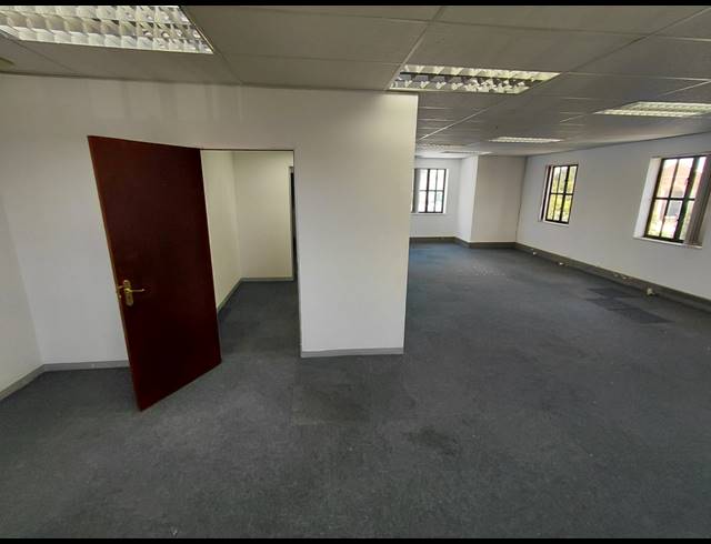 340M² OFFICE TO LET IN BRYANSTON